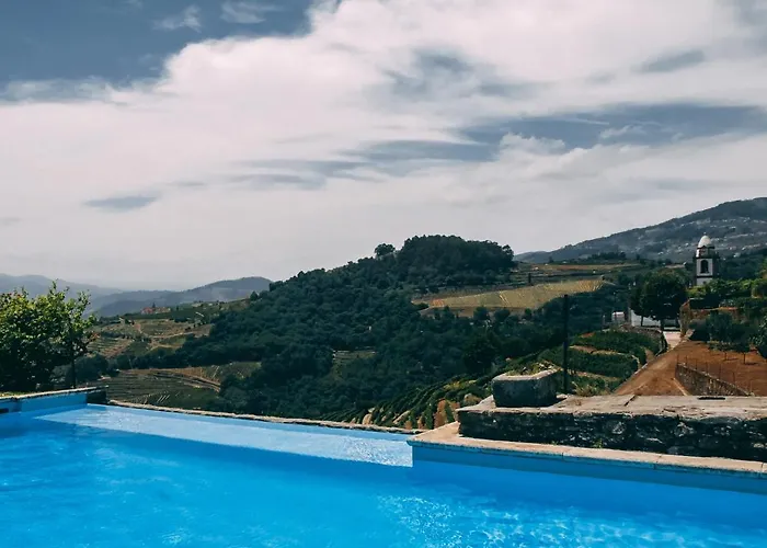 Casa D' Alem * Мезан-Фриу